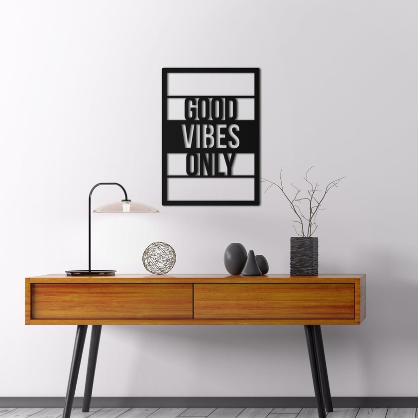 احصل على لافتة حائط ديكور بعبارة Good Vibes Only، 40×28×0.5 سم - اسود مع أفضل العروض | رنين.كوم